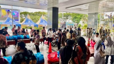 Antusias Warga Samarinda Antre Takjil Gratis Program Gebyar Ramadan Pemprov Kaltim